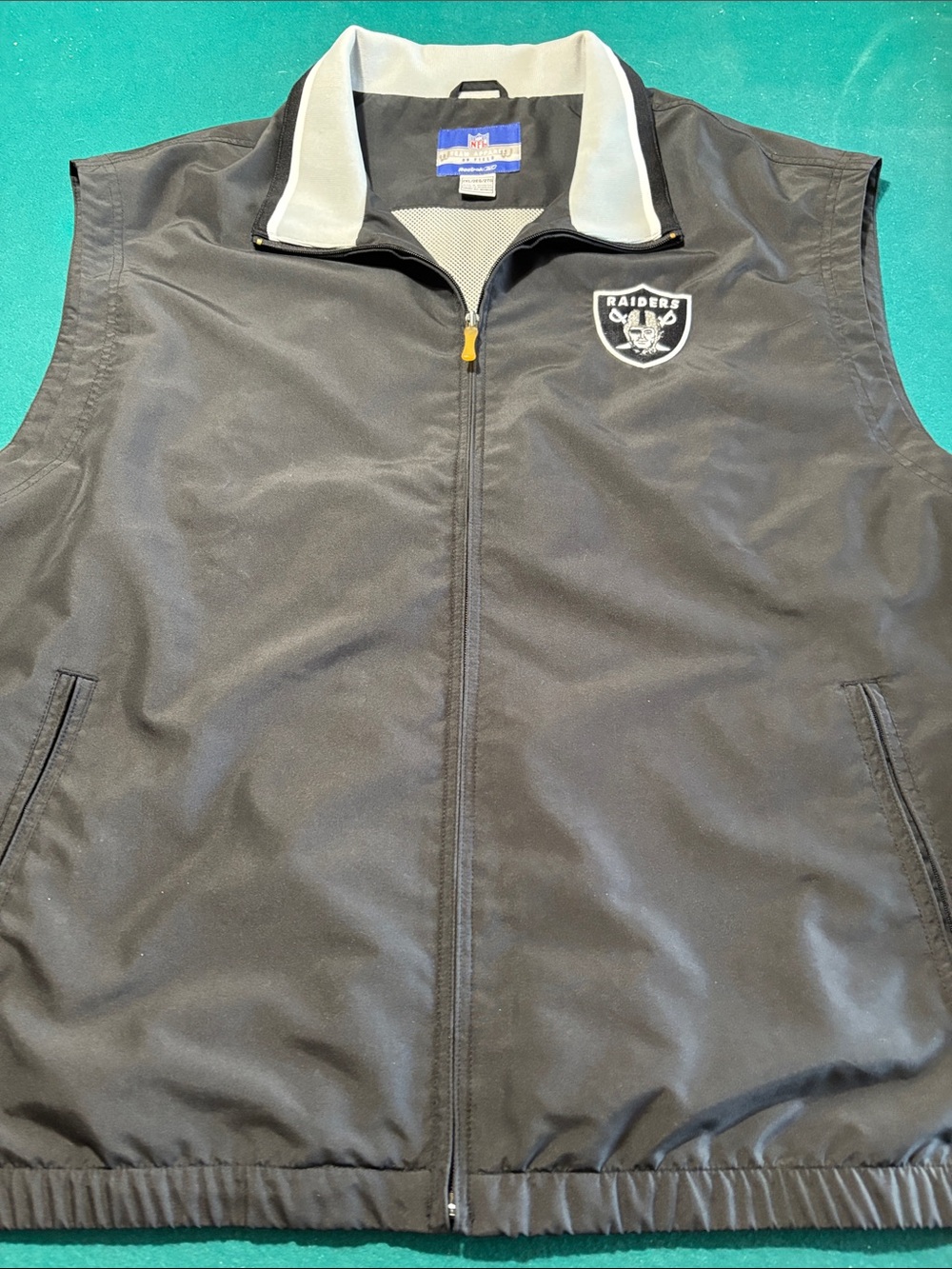 VTG Reebok Black Sleeveless Raiders Windbreaker Vest with White-Trim Collar